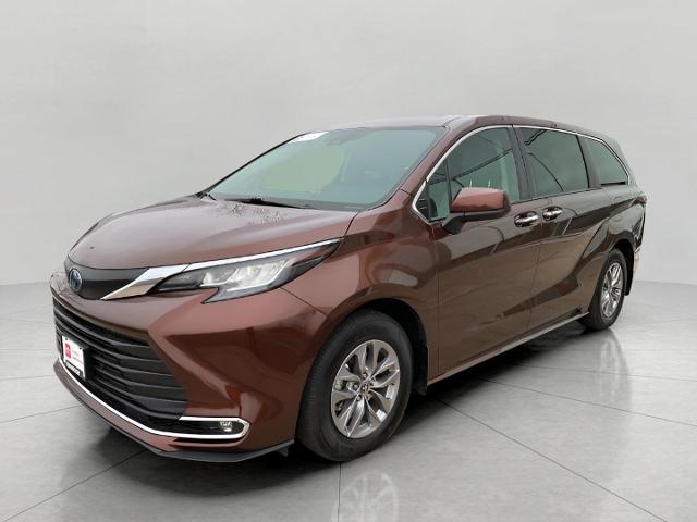 2023 Toyota Sienna Vehicle Photo in Oshkosh, WI 54904