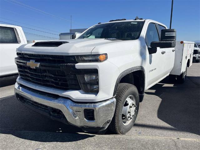 2024 Chevrolet Silverado 3500 HD Chassis Cab Vehicle Photo in ALCOA, TN 37701-3235