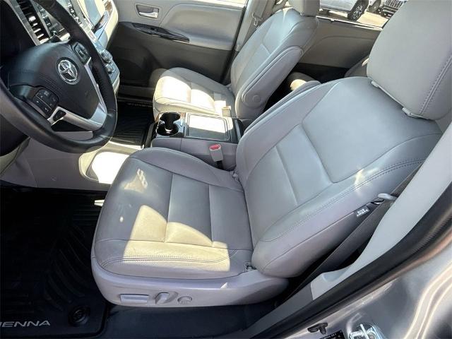 2020 Toyota Sienna Vehicle Photo in ALBERTVILLE, AL 35950-0246