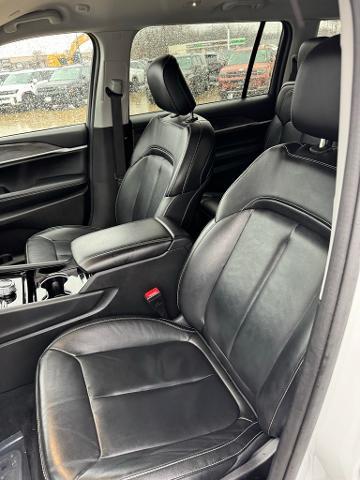 2023 Jeep Grand Cherokee L Vehicle Photo in Peoria, IL 61615