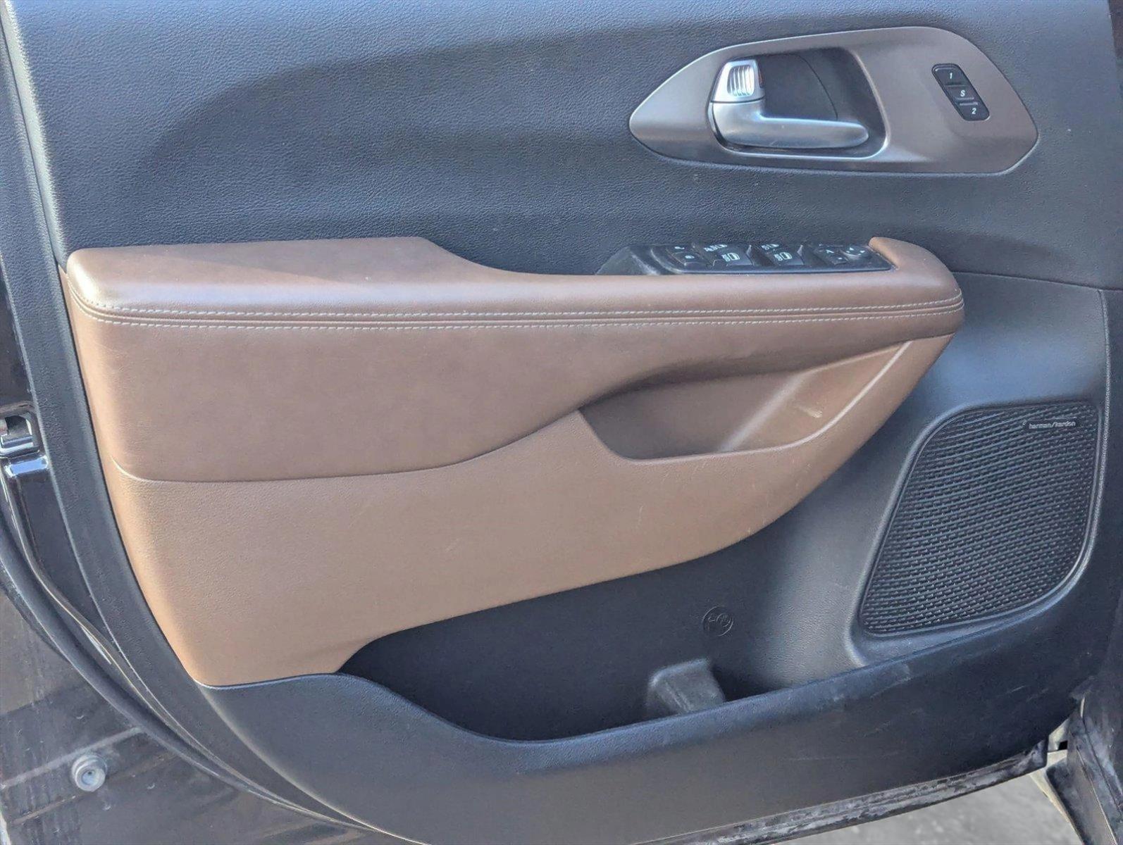 2017 Chrysler Pacifica Vehicle Photo in GREENACRES, FL 33463-3207