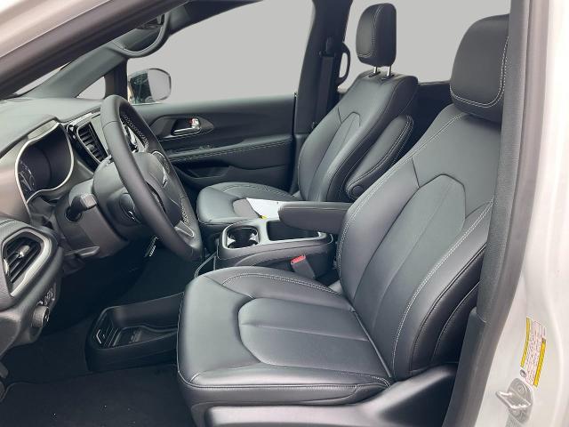 2025 Chrysler Pacifica Vehicle Photo in Oshkosh, WI 54901