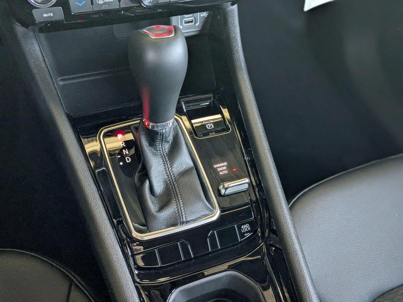 2025 Jeep Compass Vehicle Photo in Valencia, CA 91355