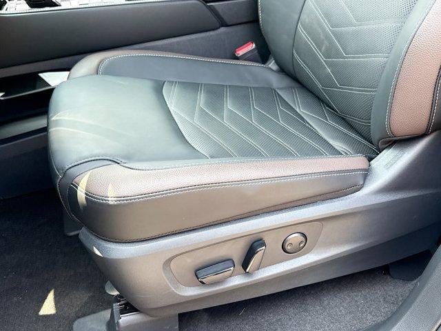 2025 Nissan Pathfinder Vehicle Photo in Flemington, NJ 08822