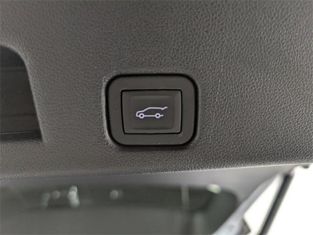 2024 Chevrolet Traverse Vehicle Photo in ENGLEWOOD, CO 80113-6708