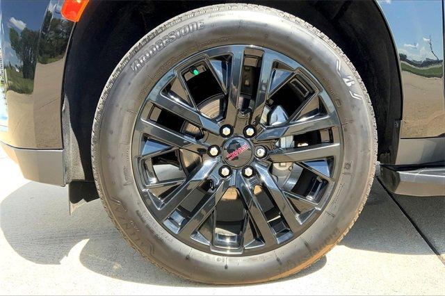 2024 GMC Yukon XL Vehicle Photo in TOPEKA, KS 66609-0000