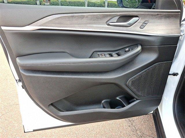 2024 Jeep Grand Cherokee Vehicle Photo in Willow Grove, PA 19090