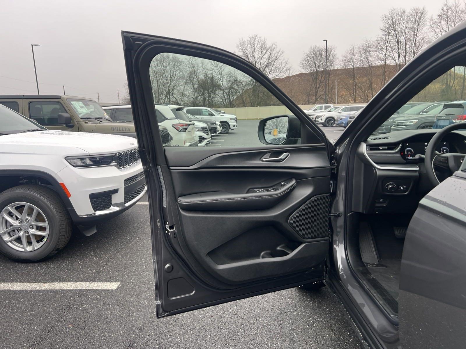 2025 Jeep Grand Cherokee L Vehicle Photo in Mechanicsburg, PA 17050-1707