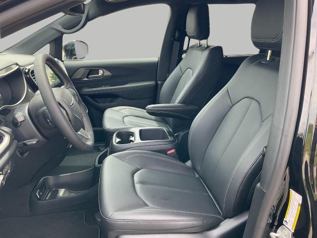 2025 Chrysler Pacifica Vehicle Photo in Kaukauna, WI 54130