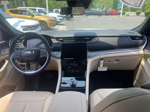 2025 Jeep Grand Cherokee Vehicle Photo in Doylsetown, PA 18901