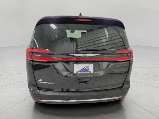 2023 Chrysler Pacifica Vehicle Photo in Kaukauna, WI 54130