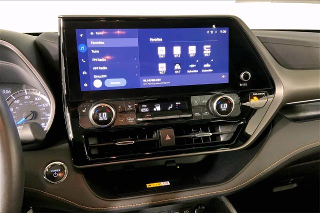 2023 Toyota Highlander Vehicle Photo in Lees Summit, MO 64086