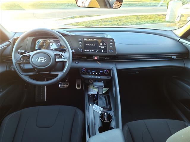 2025 Hyundai ELANTRA Vehicle Photo in Peoria, IL 61615