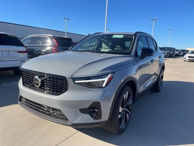 2025 Volvo XC40 Vehicle Photo in Grapevine, TX 76051