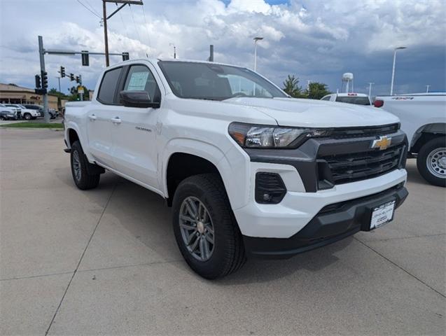 2024 Chevrolet Colorado Vehicle Photo in ENGLEWOOD, CO 80113-6708