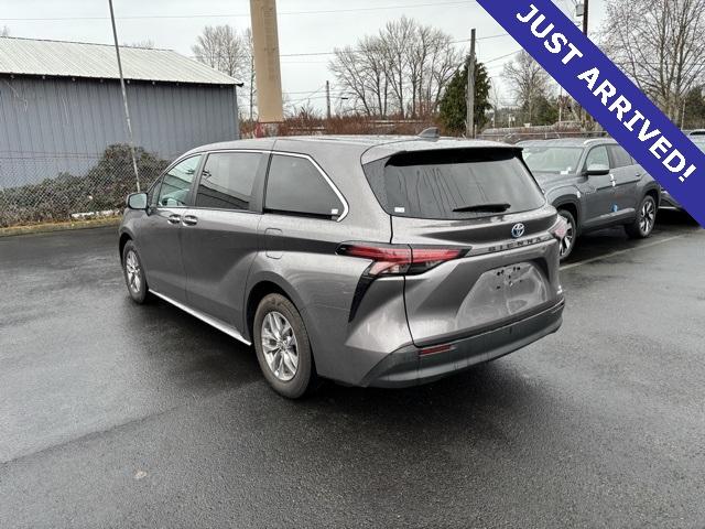 2022 Toyota Sienna Vehicle Photo in Puyallup, WA 98371