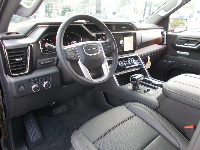 2025 GMC Sierra 1500 Vehicle Photo in LOWELL, MA 01852-4336