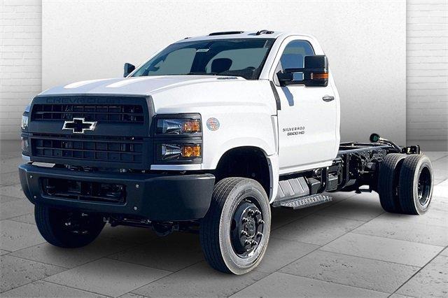 2024 Chevrolet Silverado 6500 HD Vehicle Photo in INDEPENDENCE, MO 64055-1314