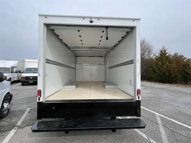 2023 Chevrolet Express Cutaway 3500 Vehicle Photo in ALCOA, TN 37701-3235