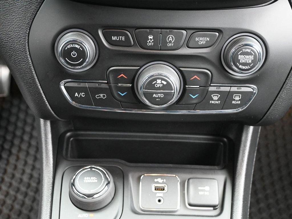 2020 Jeep Cherokee Vehicle Photo in Marion, IA 52302