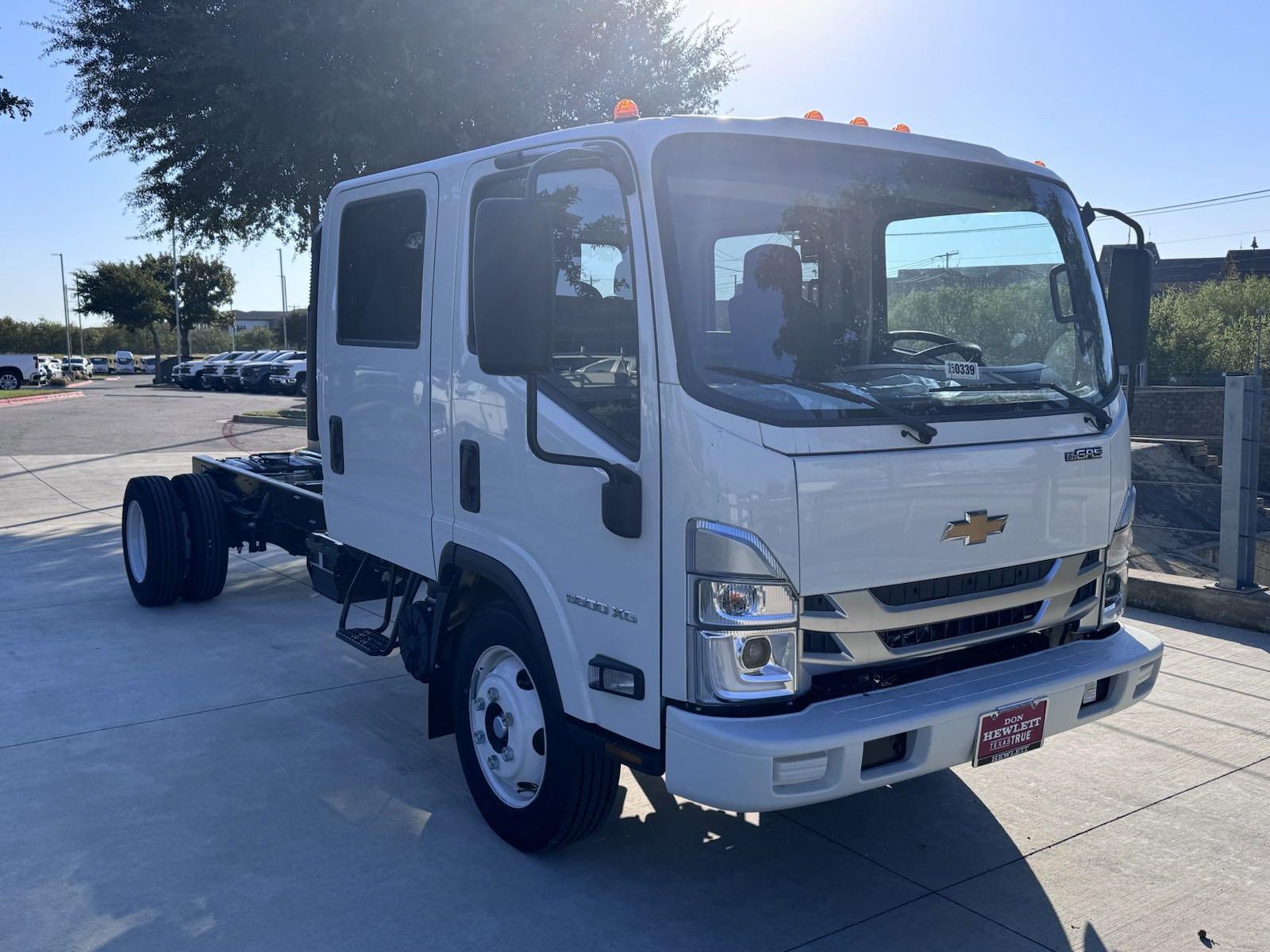 2025 Chevrolet Low Cab Forward 5500 XG Vehicle Photo in GEORGETOWN, TX 78626-7508