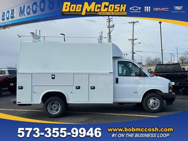 2024 GMC Savana Cutaway 3500 Vehicle Photo in COLUMBIA, MO 65203-3903