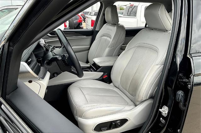 2022 Jeep Grand Cherokee L Vehicle Photo in Grapevine, TX 76051