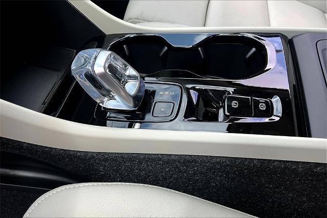 2025 Volvo XC40 Vehicle Photo in Houston, TX 77007