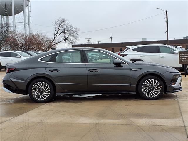 2025 Hyundai SONATA Hybrid Vehicle Photo in Peoria, IL 61615