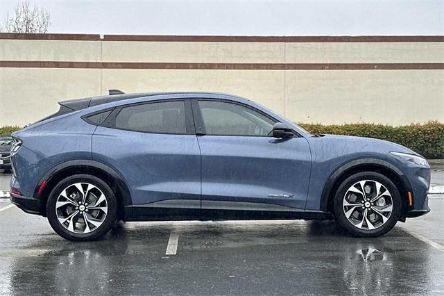 2021 Ford Mustang Mach-E Premium AWD photo 3