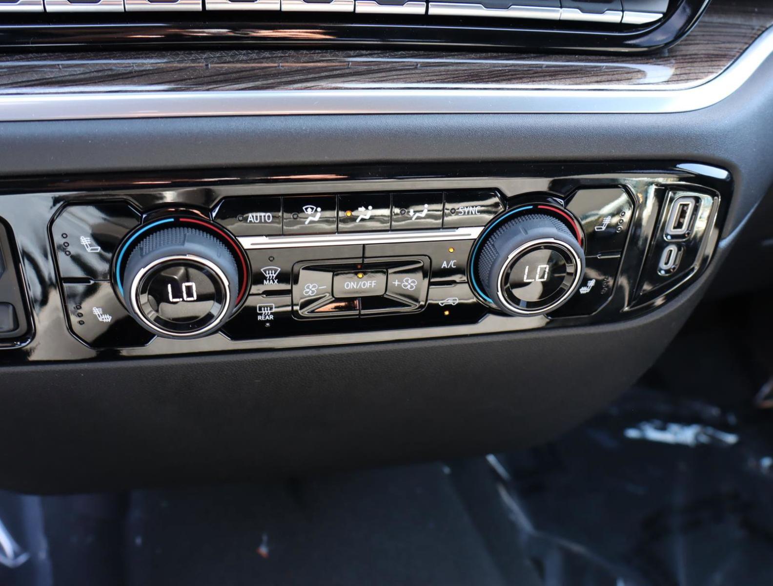 2025 Chevrolet Silverado 1500 Vehicle Photo in LOS ANGELES, CA 90007-3794