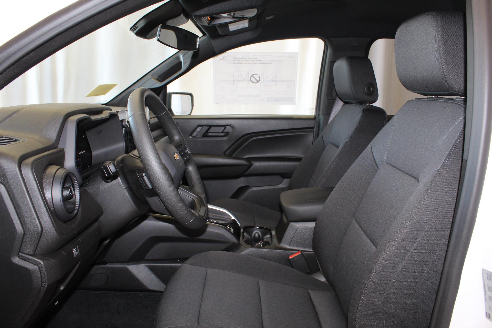 2025 Chevrolet Colorado Vehicle Photo in NORTHAMPTON, MA 01060-1120