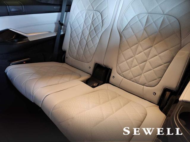 2025 BMW X7 xDrive40i Vehicle Photo in PLANO, TX 75024