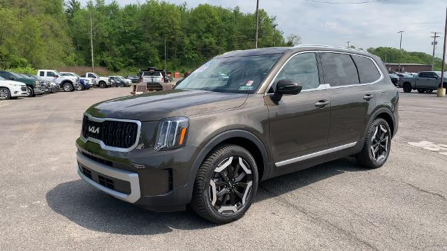 2023 Kia Telluride Vehicle Photo in MOON TOWNSHIP, PA 15108-2571