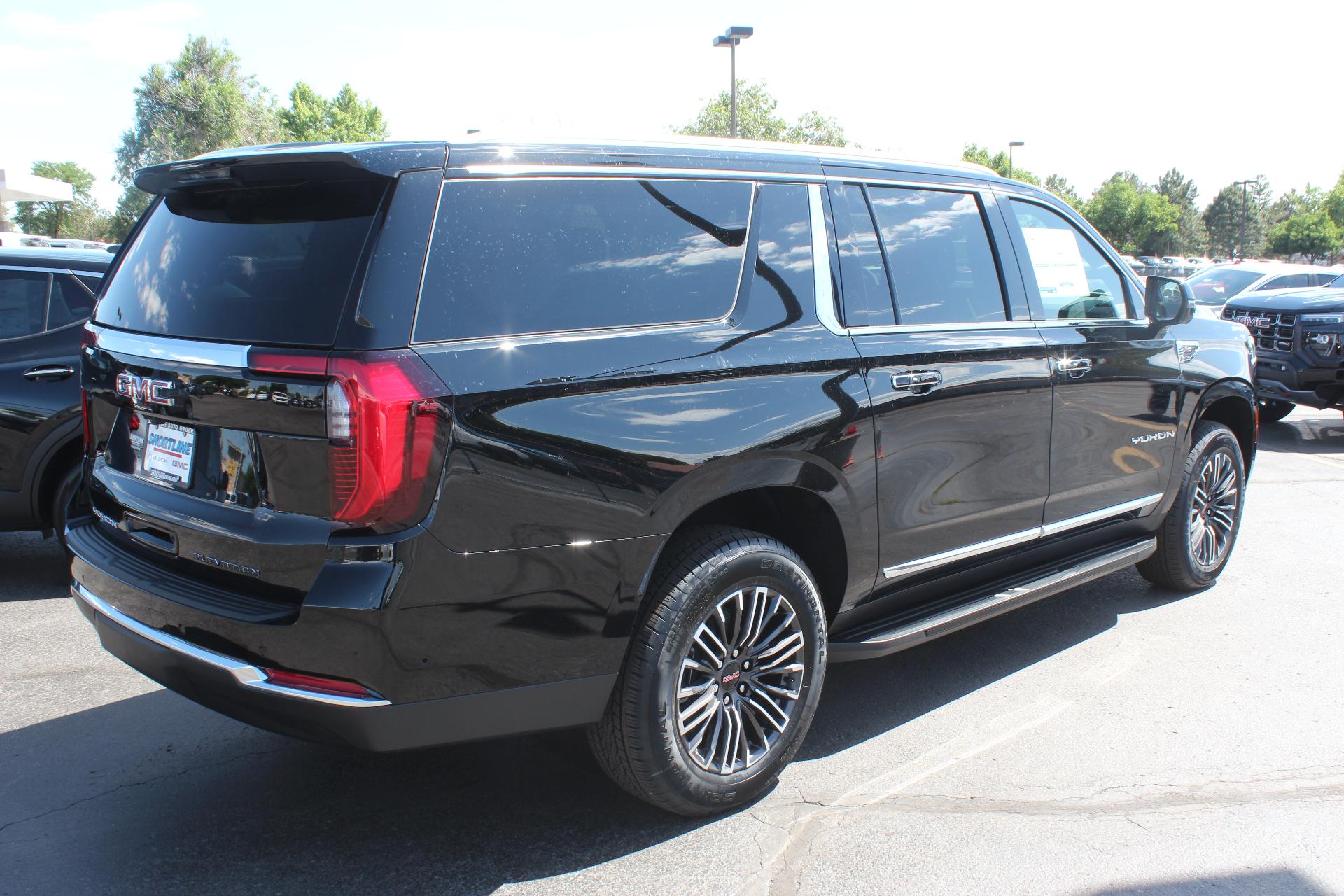 2025 GMC Yukon XL Vehicle Photo in AURORA, CO 80012-4011