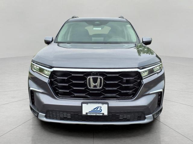 2025 Honda Pilot Vehicle Photo in Oshkosh, WI 54904