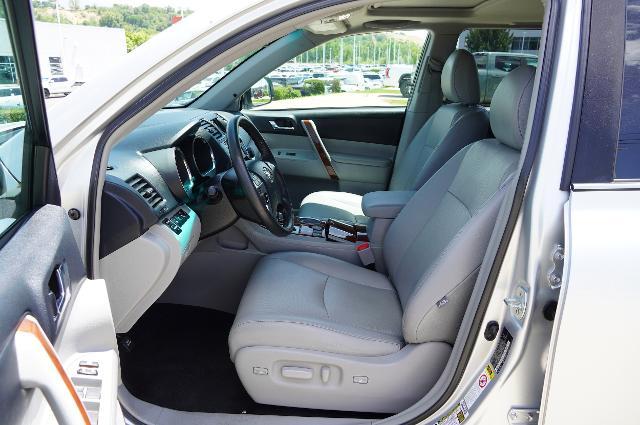 2013 Toyota Highlander Vehicle Photo in Riverdale, UT 84405