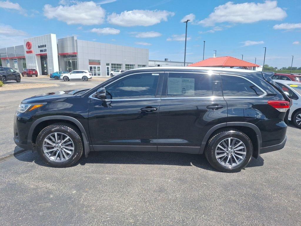 2019 Toyota Highlander Vehicle Photo in Marion, IA 52302