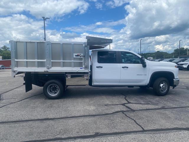 2024 Chevrolet Silverado 3500 HD Chassis Cab Vehicle Photo in LEOMINSTER, MA 01453-2952