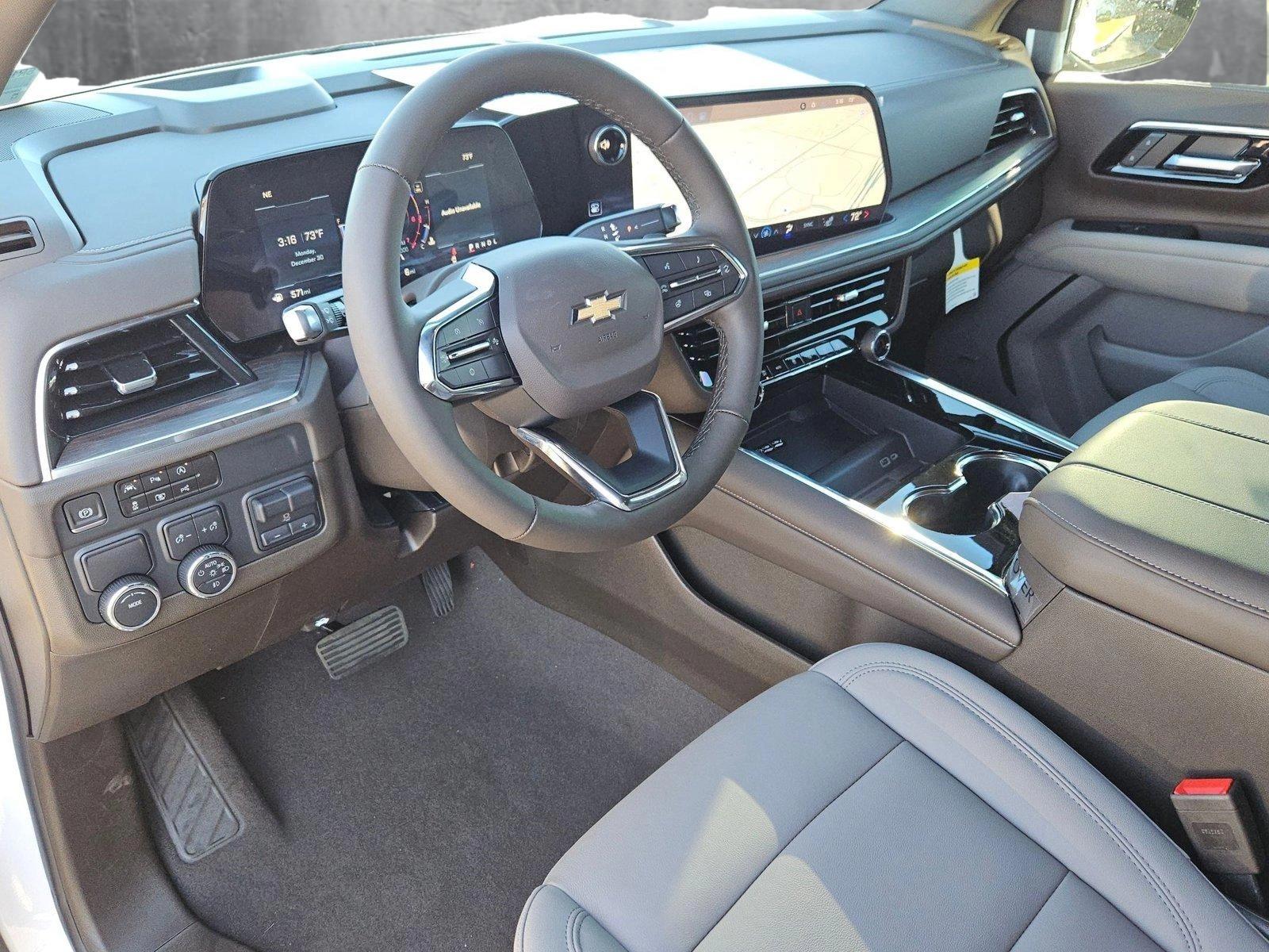 2025 Chevrolet Suburban Vehicle Photo in GILBERT, AZ 85297-0446