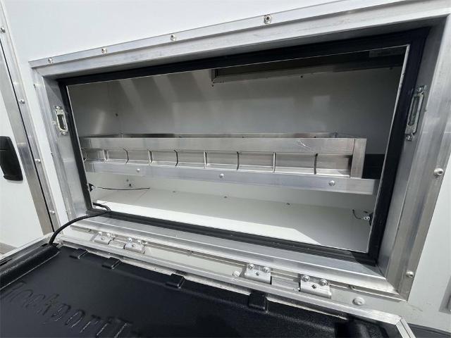 2025 Chevrolet Express Cutaway 3500 Vehicle Photo in ALCOA, TN 37701-3235