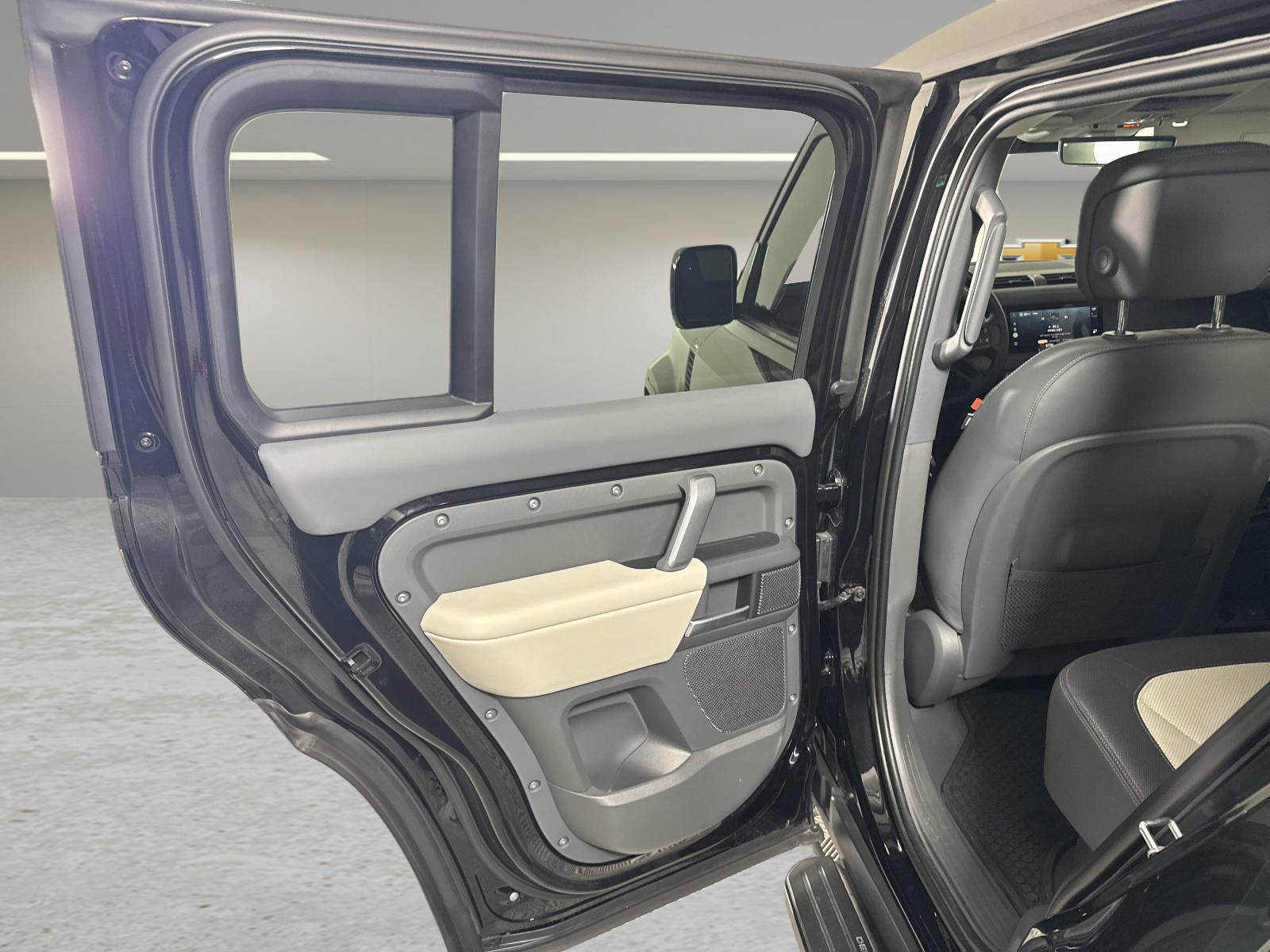 2024 Land Rover Defender Vehicle Photo in GEORGETOWN, TX 78626-7508