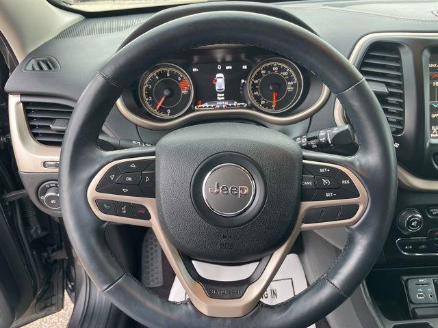 2017 Jeep Cherokee Vehicle Photo in MEDINA, OH 44256-9631