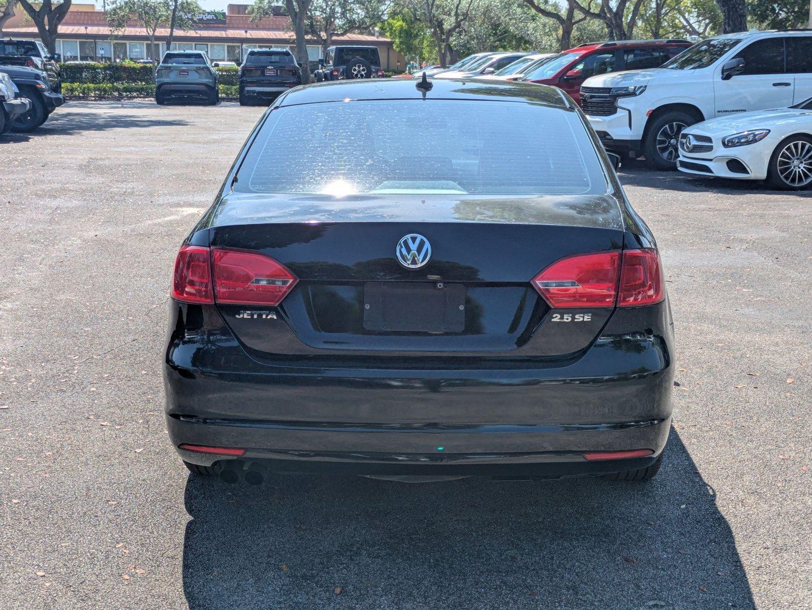 2012 Volkswagen Jetta Sedan Vehicle Photo in GREENACRES, FL 33463-3207