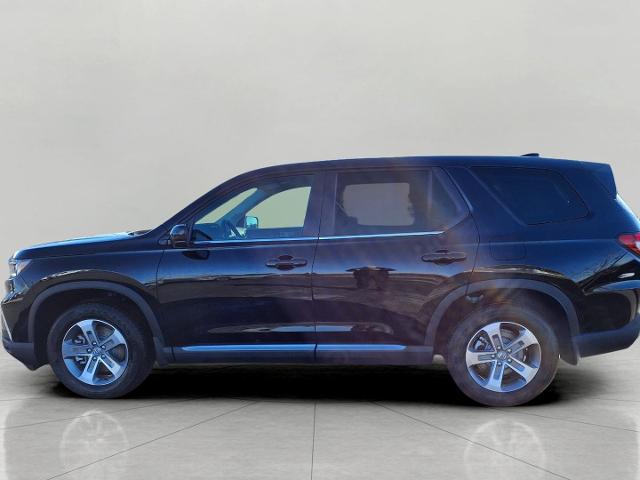 2025 Honda Pilot Vehicle Photo in Oshkosh, WI 54904