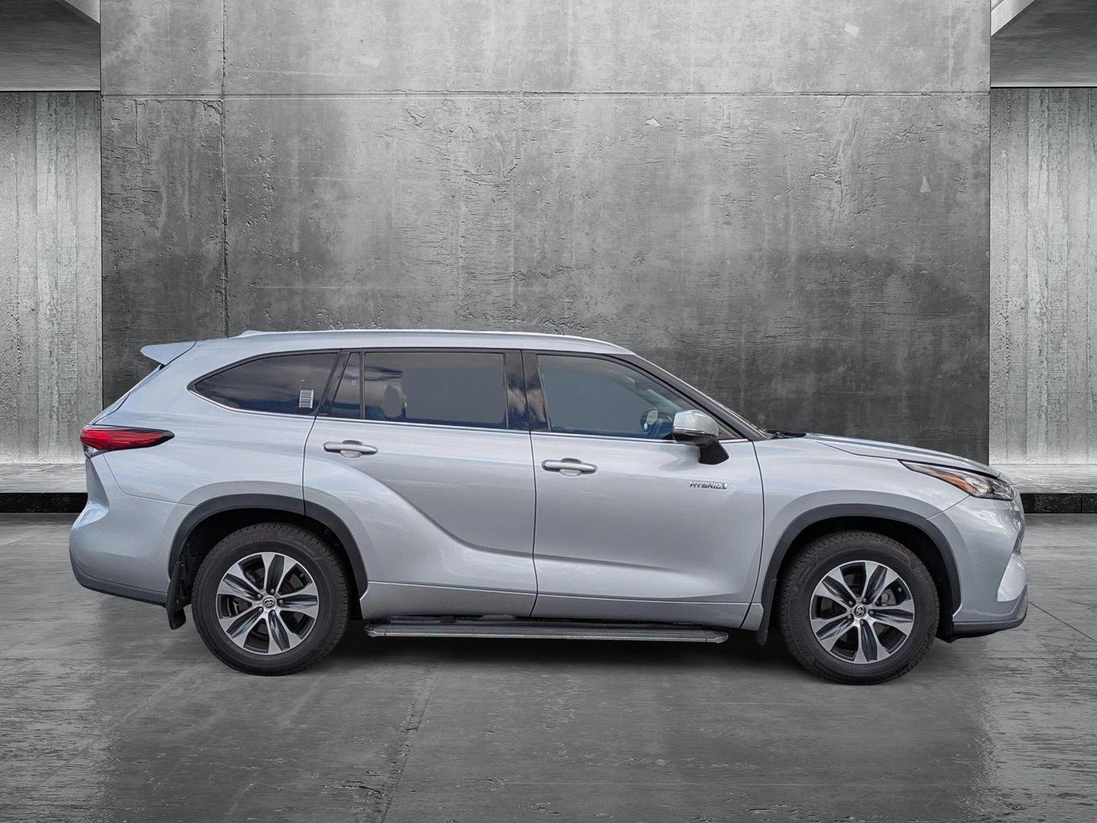 2020 Toyota Highlander Vehicle Photo in Clearwater, FL 33761