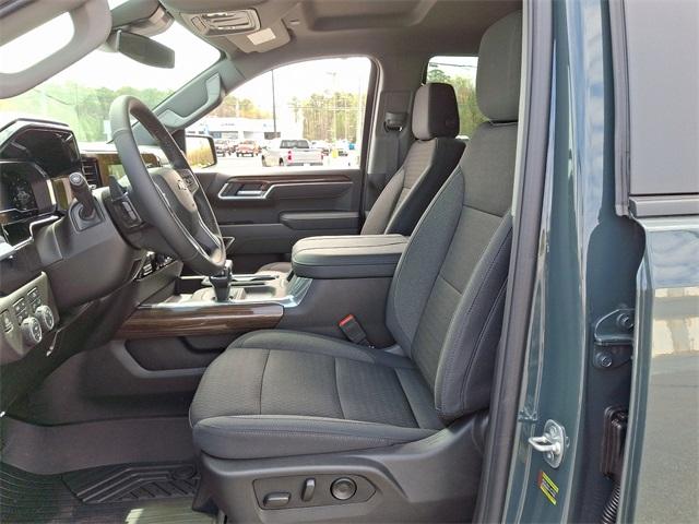 2025 Chevrolet Silverado 1500 Vehicle Photo in BERLIN, MD 21811-1121