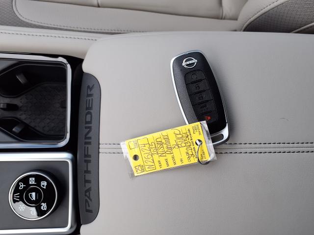 2025 Nissan Pathfinder Vehicle Photo in Oshkosh, WI 54904