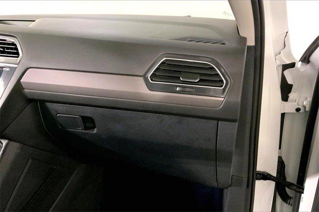 2024 Volkswagen Tiguan Vehicle Photo in KANSAS CITY, MO 64114-4502