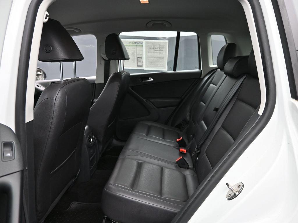 2017 Volkswagen Tiguan Vehicle Photo in Marion, IA 52302